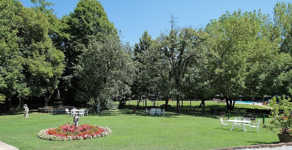 Hotel Villa Luppis 70/77