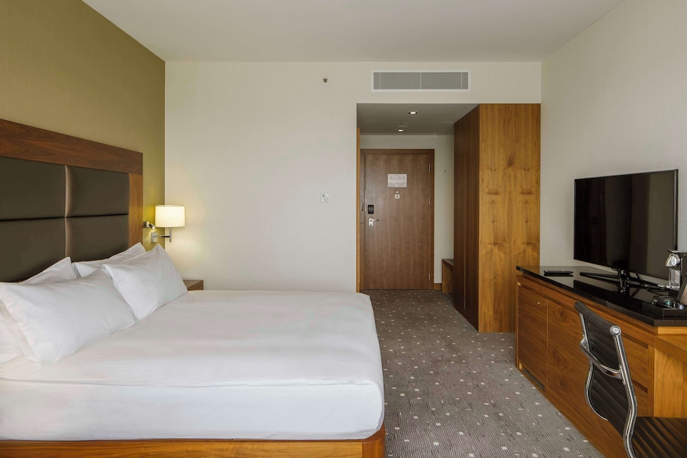 Deluxe, King Bed, City or Park View