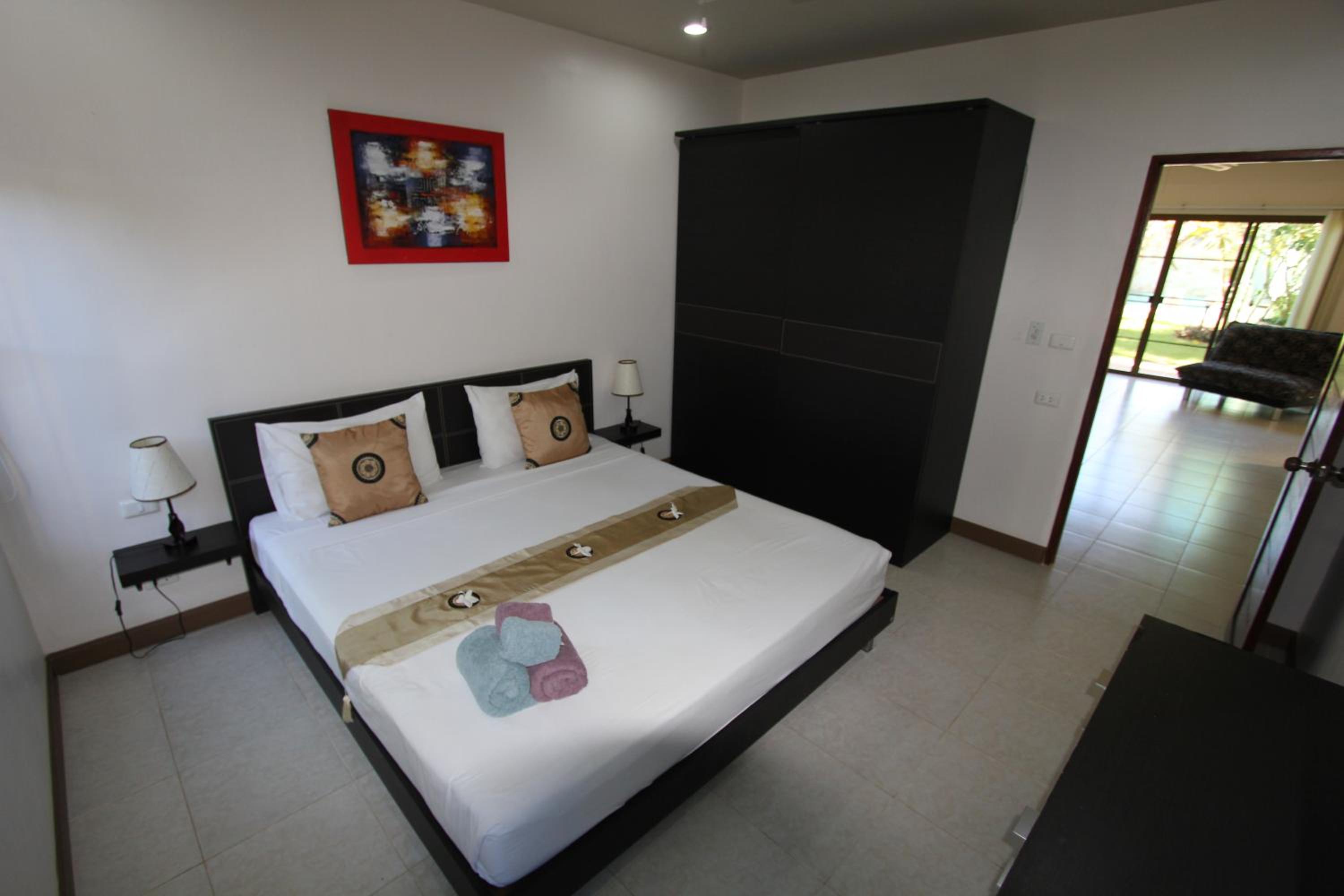 2 Bedrooms, Apartment, Pool Access