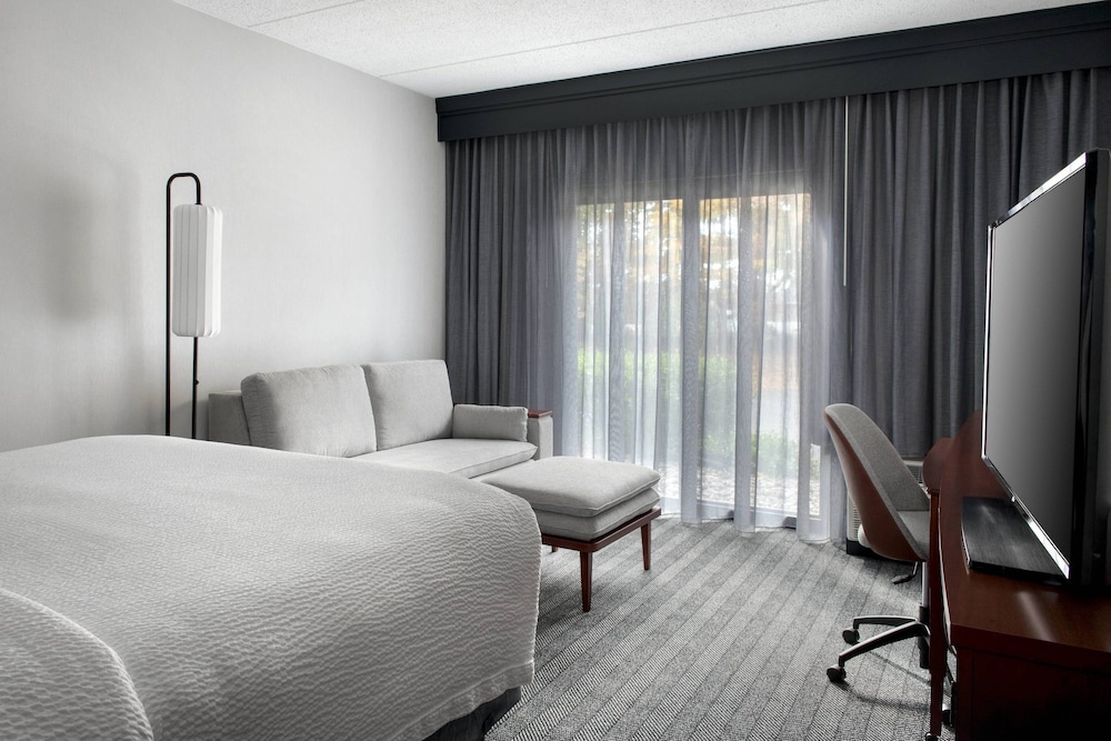 Courtyard By Marriott Poughkeepsie 9/32