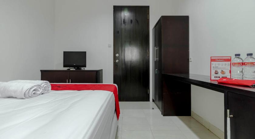 Reddoorz Plus Pasar Baru 20/43