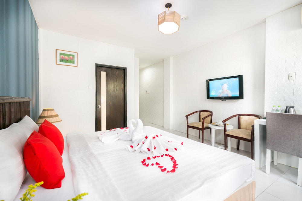 Holiday Hotel 13/59