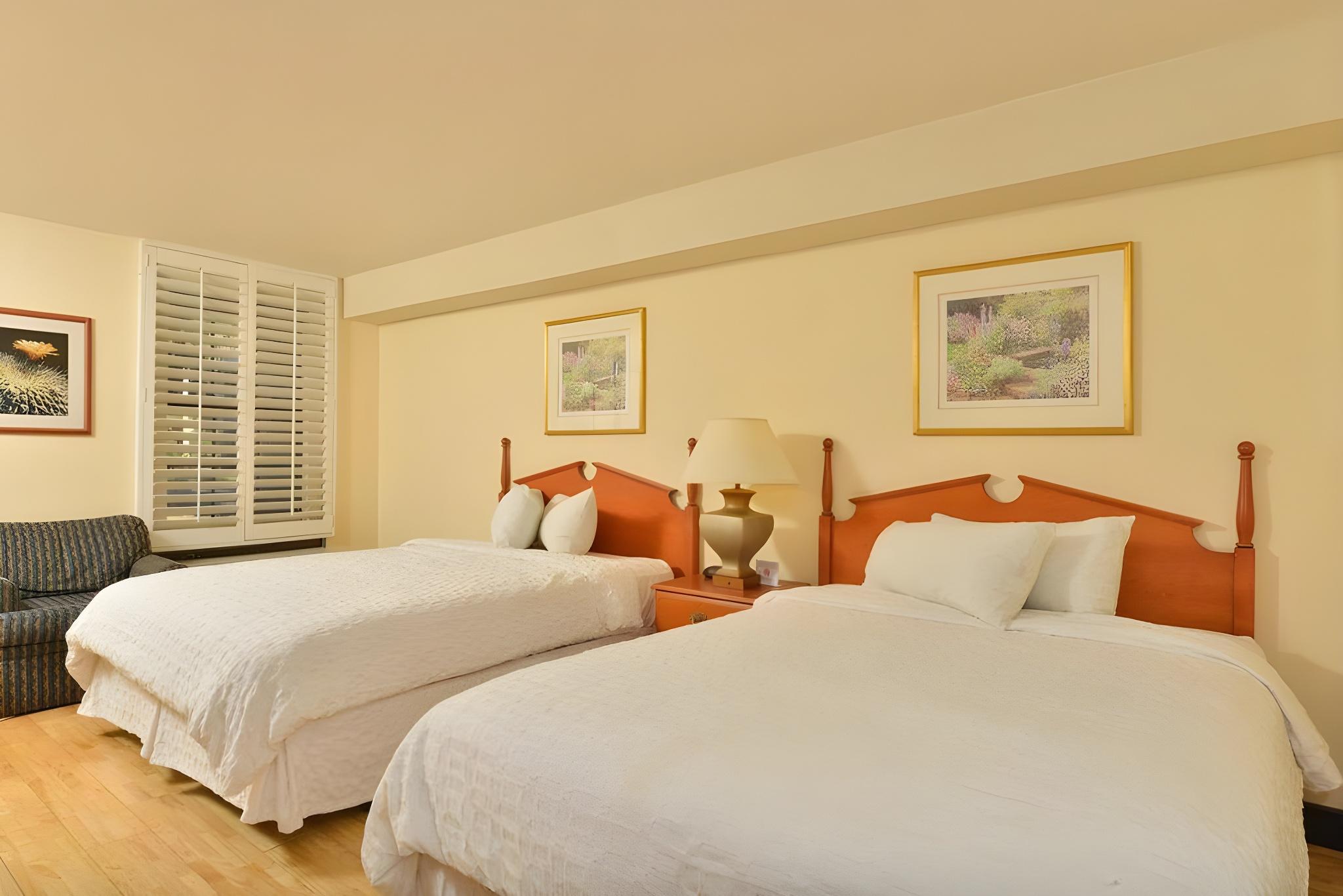 2 Queen Beds - Non-Smoking, Mini Fridge