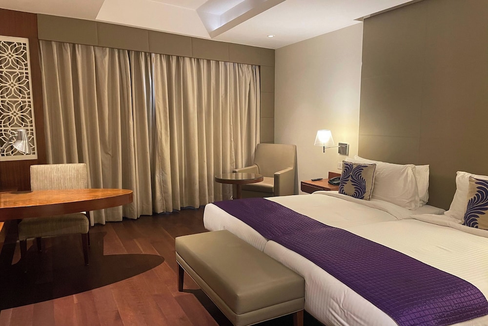 DELUXE, TWIN BEDS