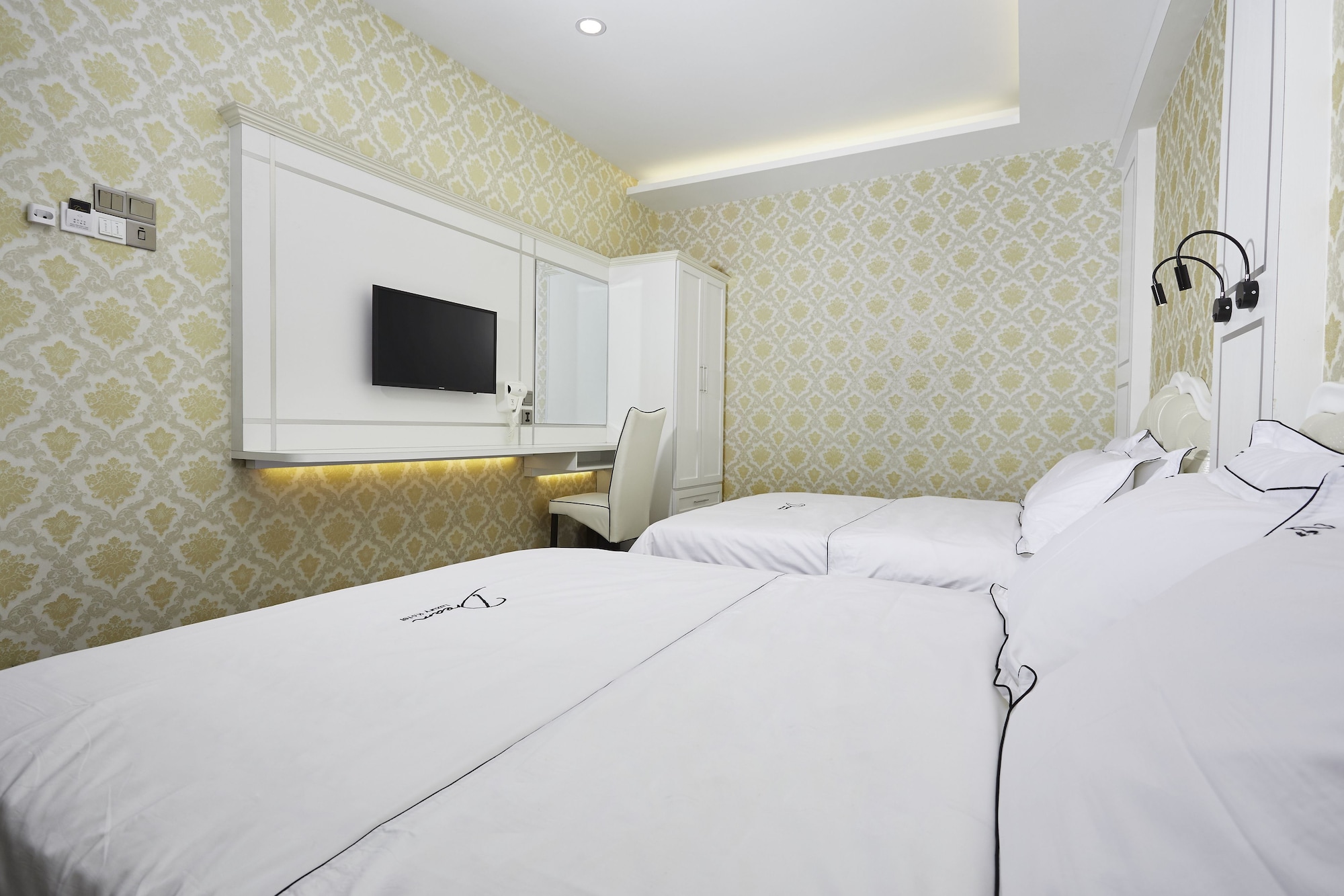 Gold, Family Suite, 2 Queen Beds