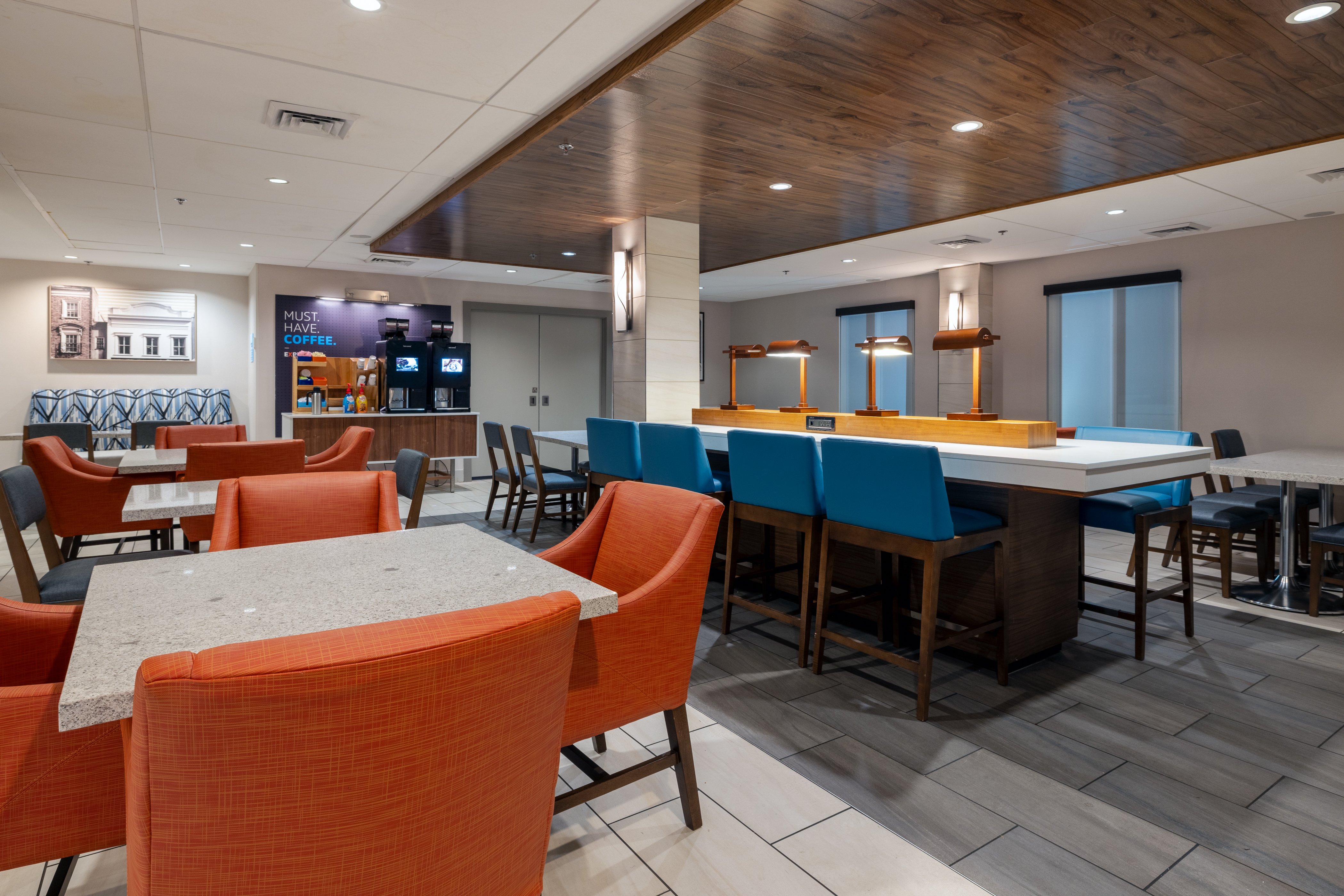 Holiday Inn Express Charleston US Hwy 17 & I-526 54/77