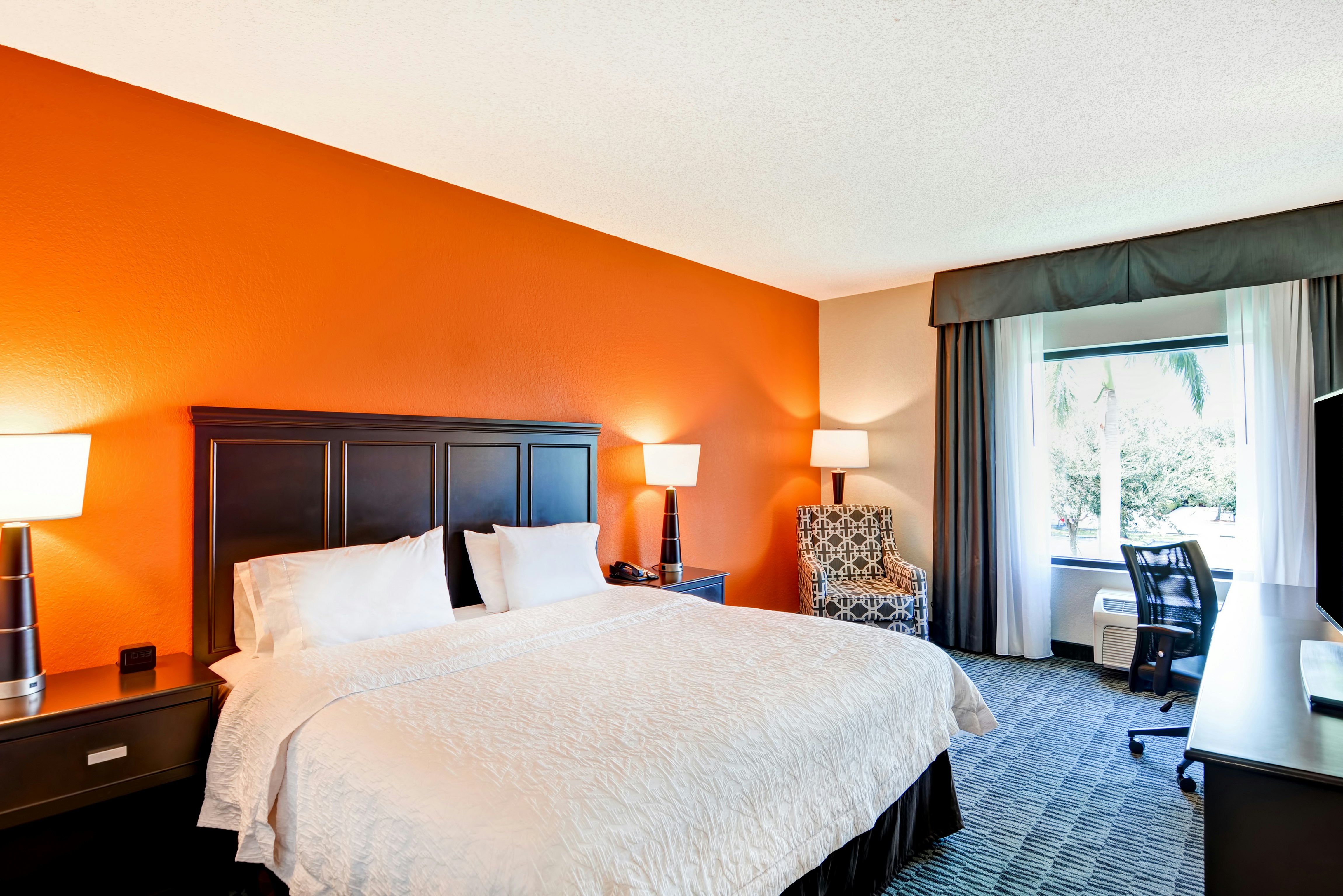 ROOM, KING BED