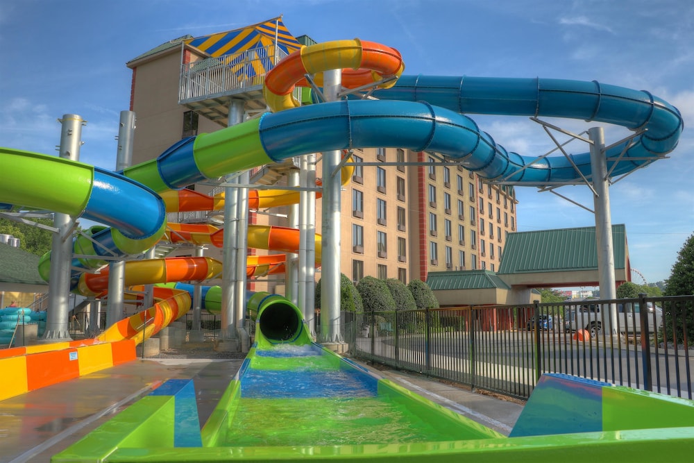 Country Cascades Waterpark Resort 60/68