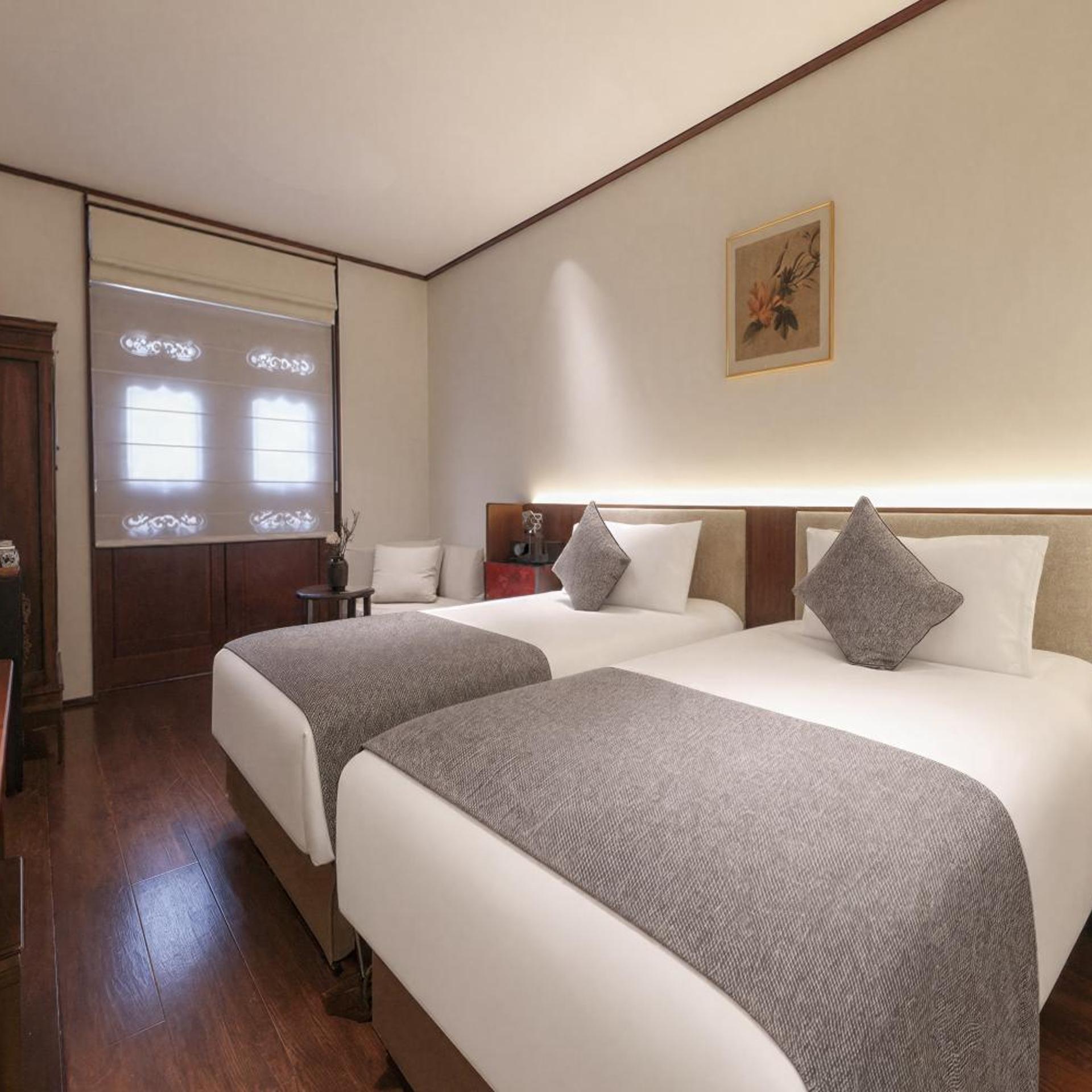 Room, Twin Beds, Courtyard View