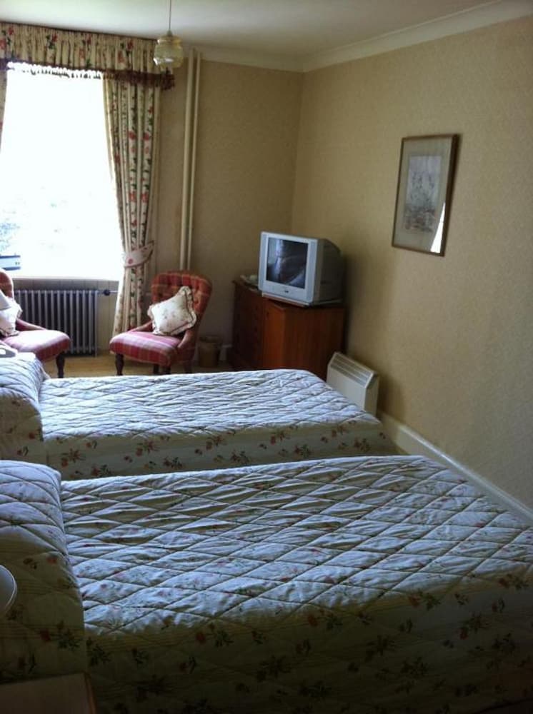 Glengarry Castle Hotel 12/42