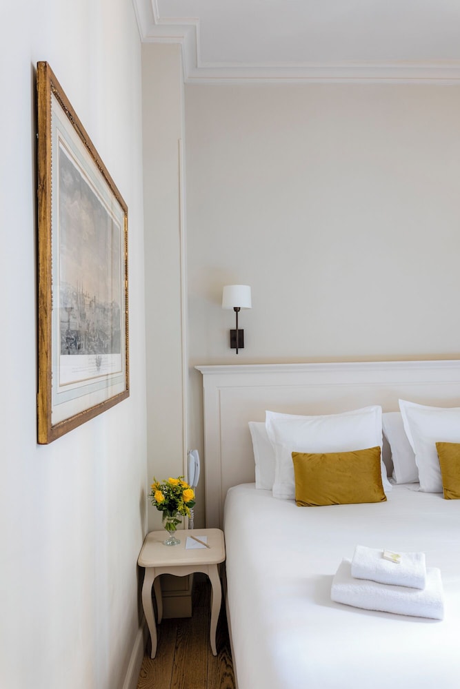 SUPERIOR, KING BED, GROUND FLOOR