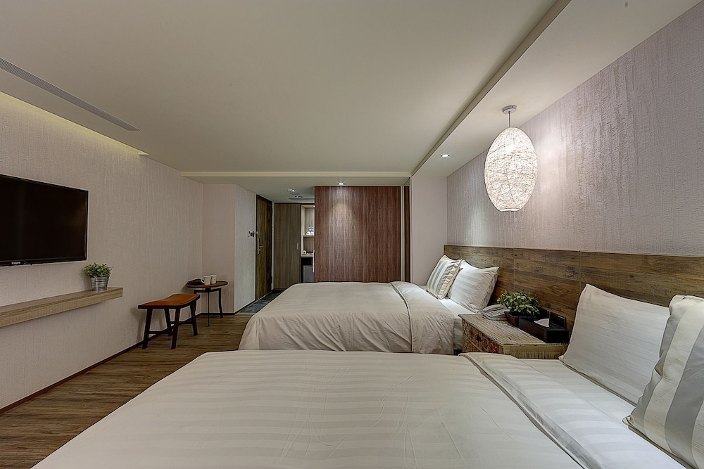 Lan Kwai Fong Garden Hotel 17/66
