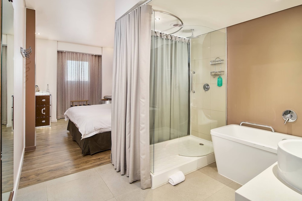 Protea Hotel By Marriott O R Tambo Airport 9/41