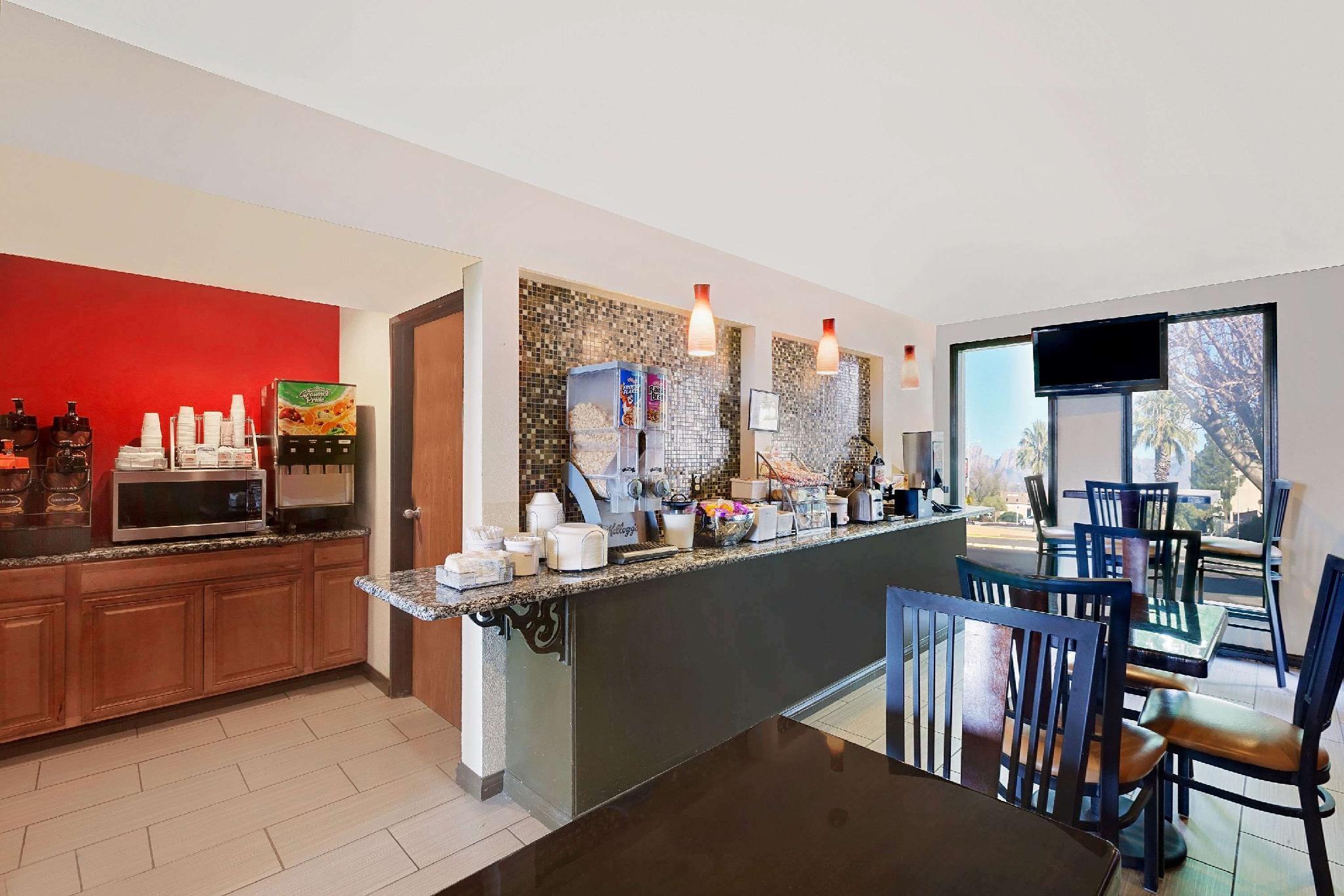 Super 8 by Wyndham Fayetteville 21/27