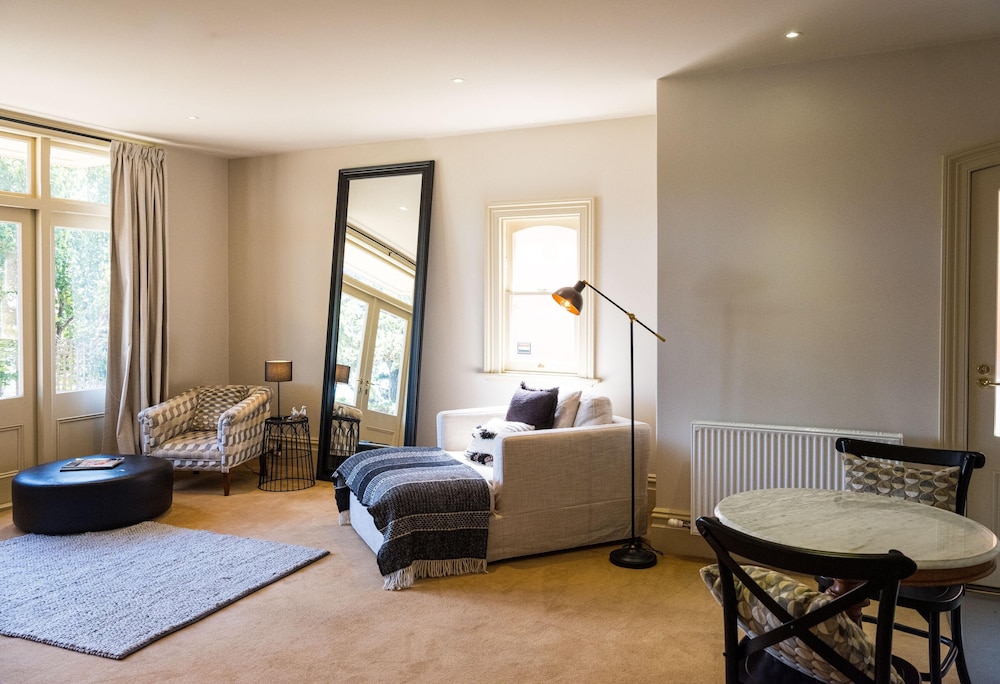 Grande Vue Private Hotel 46/66