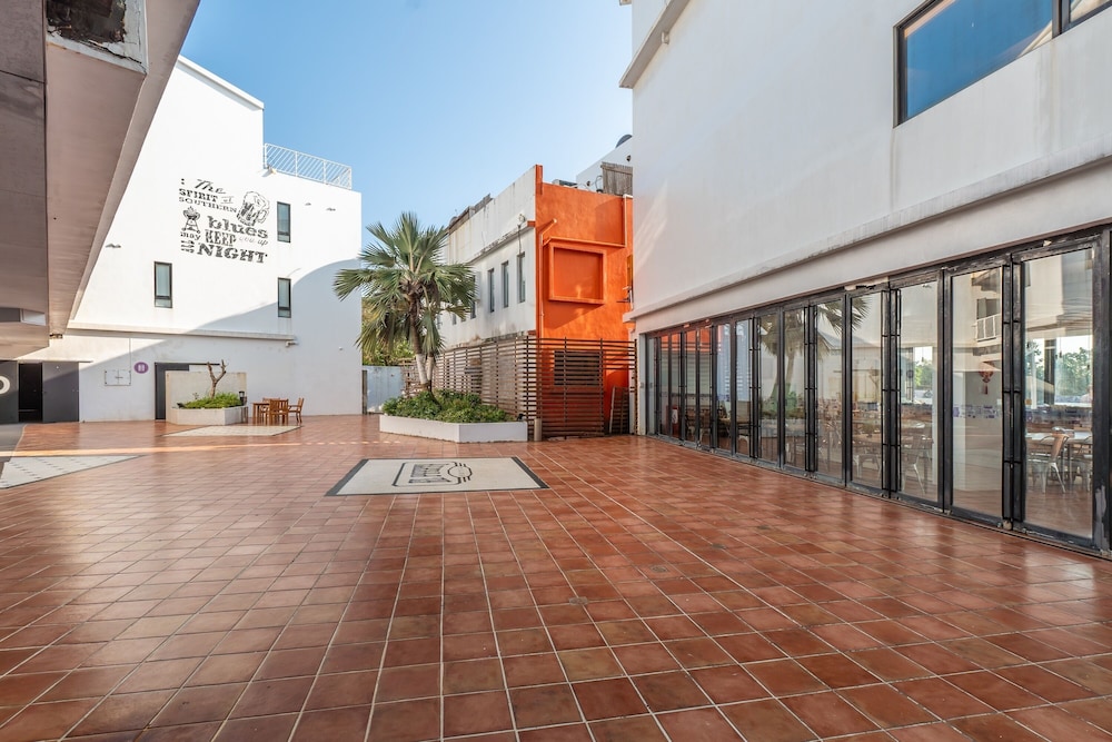 El Puerto Hotel 43/49