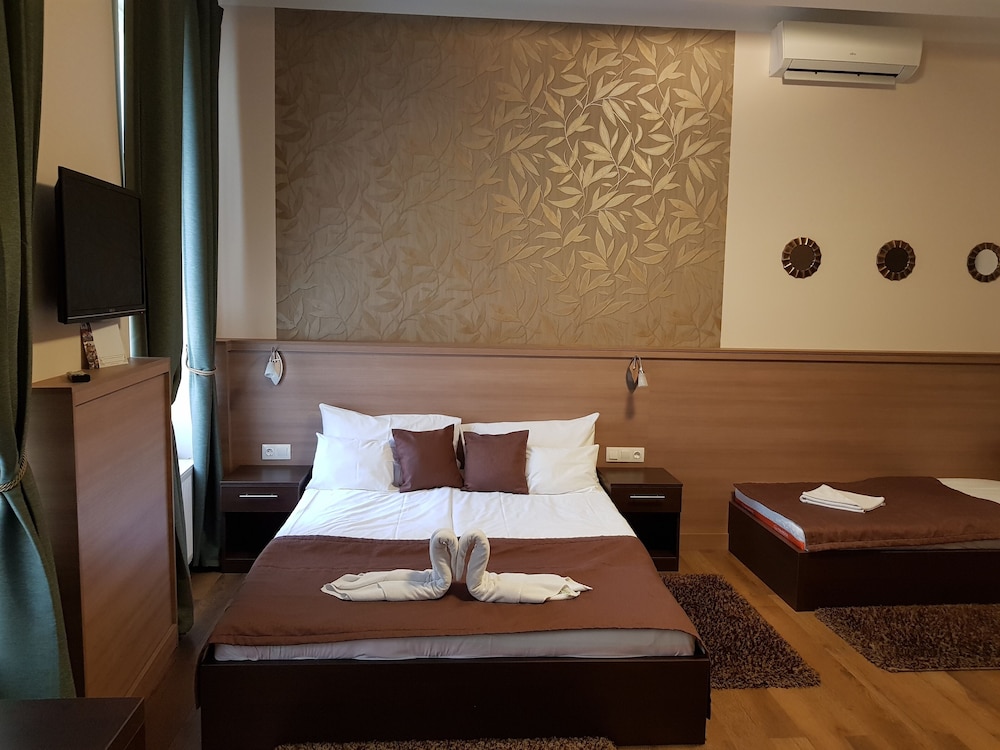 Central Hotel 21 10/54
