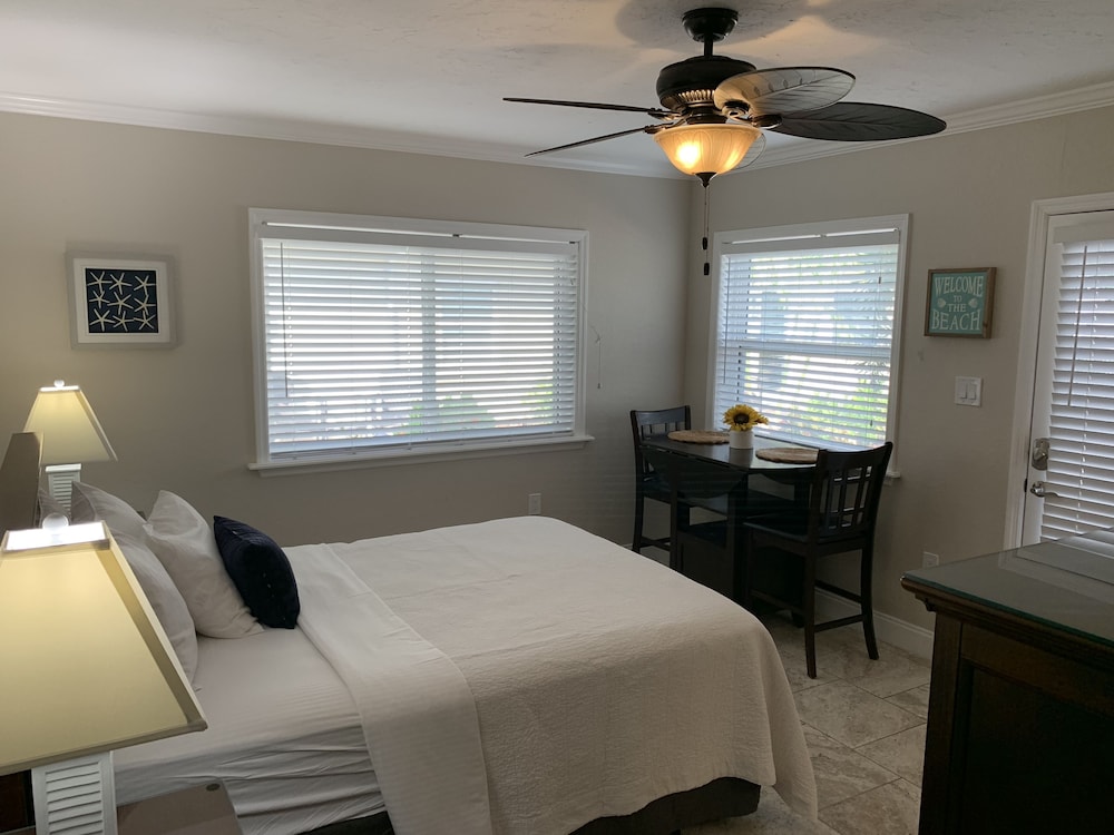 Twin Palms at Siesta 7/50