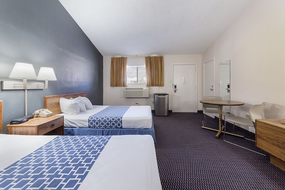 Parkview Inn and Conference Center (ex Econo Lodge) 13/50