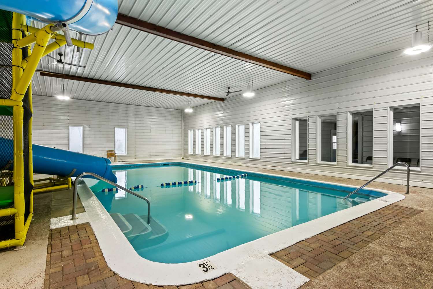 Rodeway Inn Oscoda, MI 18/32