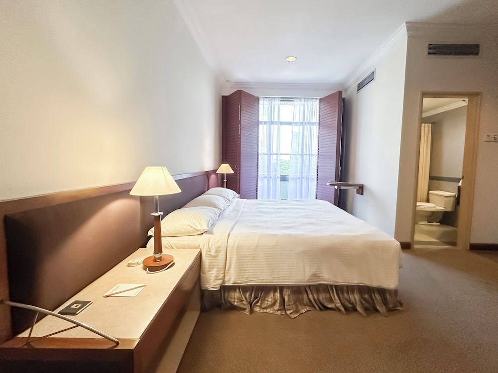 THE MAPLE SUITE 14/50