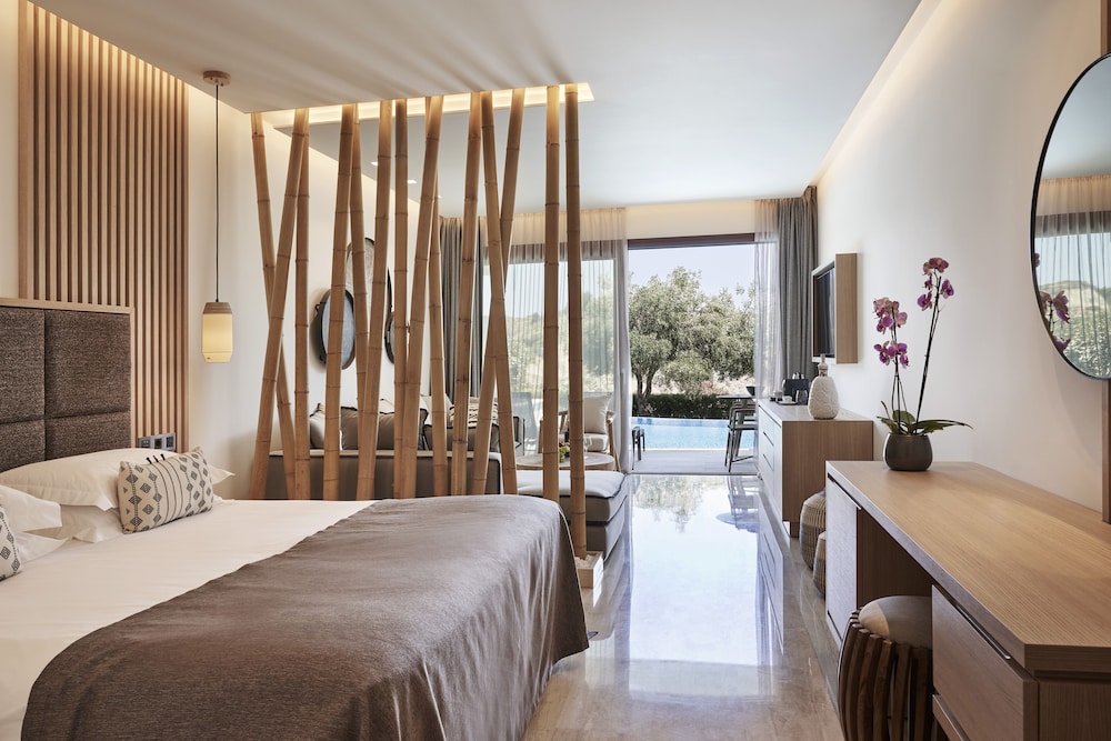 Swim Up, Junior Suite, 1 Queen and 1 Single Bed, Partial Sea View