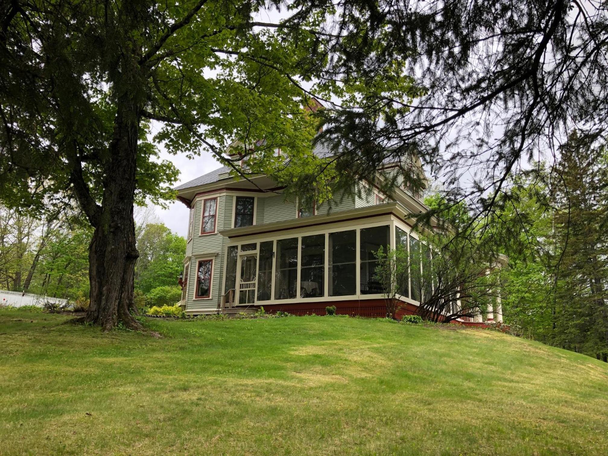 Guilford Bed and Breakfast 41/42