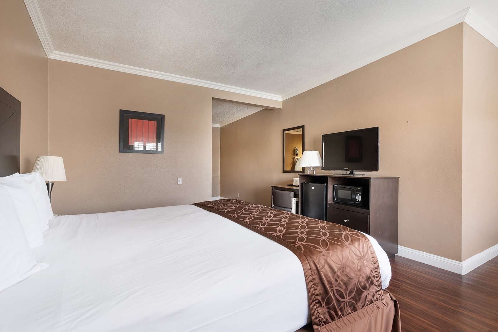 ROOM, QUEEN BED, ACCESSIBLE