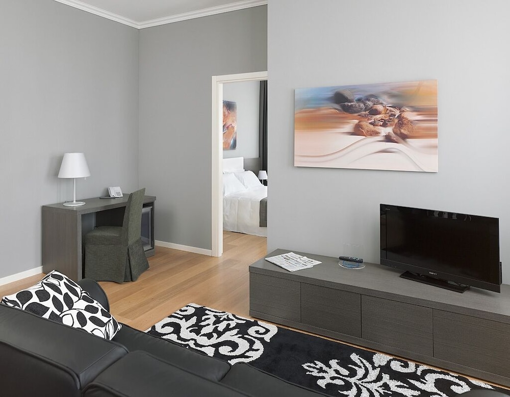 Palace Suite 46/64