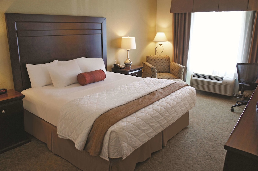 La Quinta Inn & Suites by Wyndham Bismarck 13/62