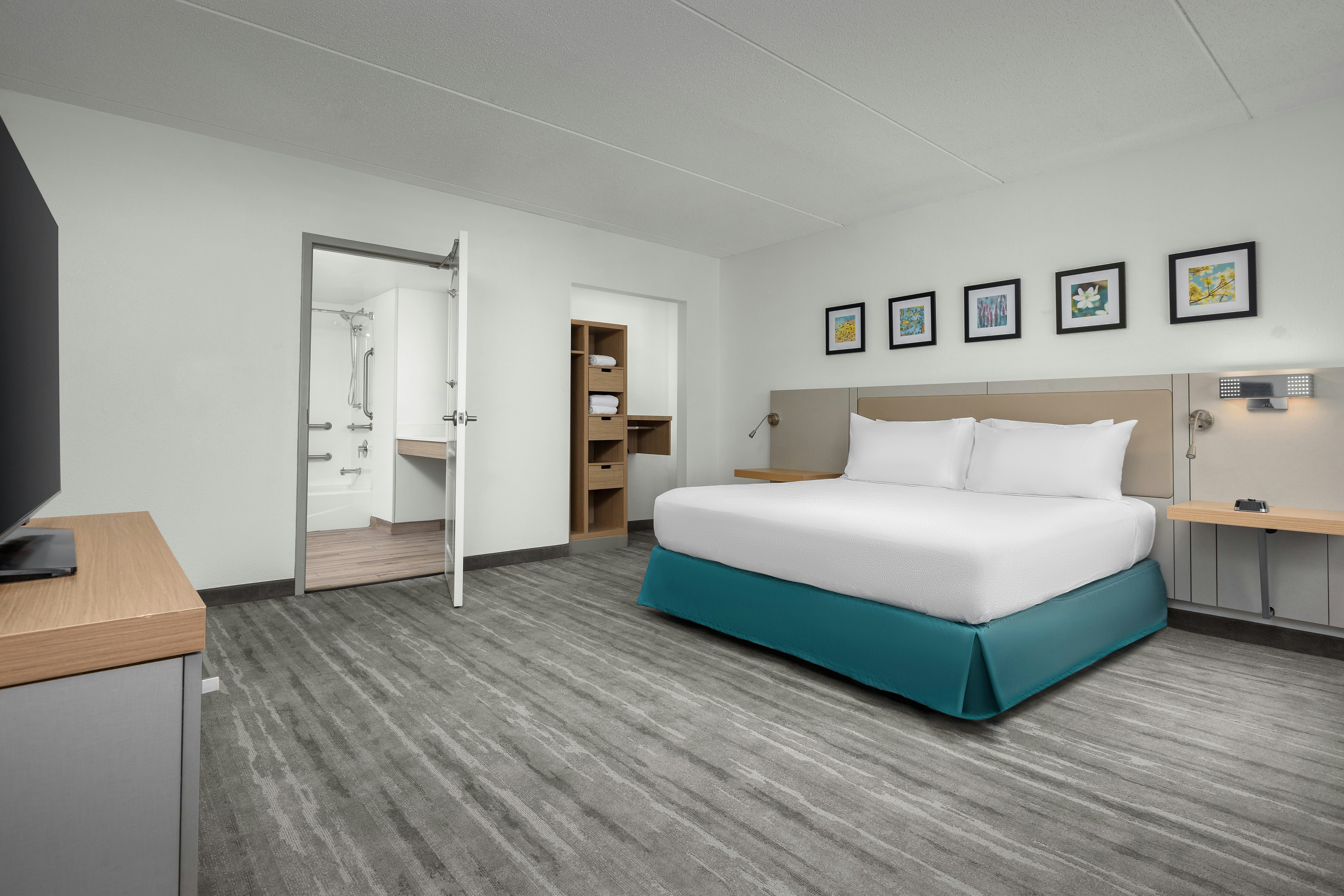 1 BEDROOM, SUITE, KING BED, ACCESSIBLE