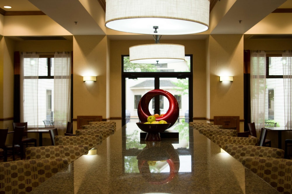 Hampton Inn & Suites St. Louis/Chesterfield 54/81