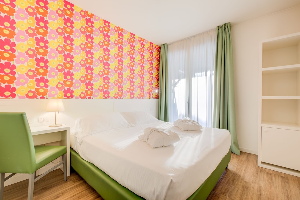 SUPERIOR, DOUBLE BED, HOT TUB