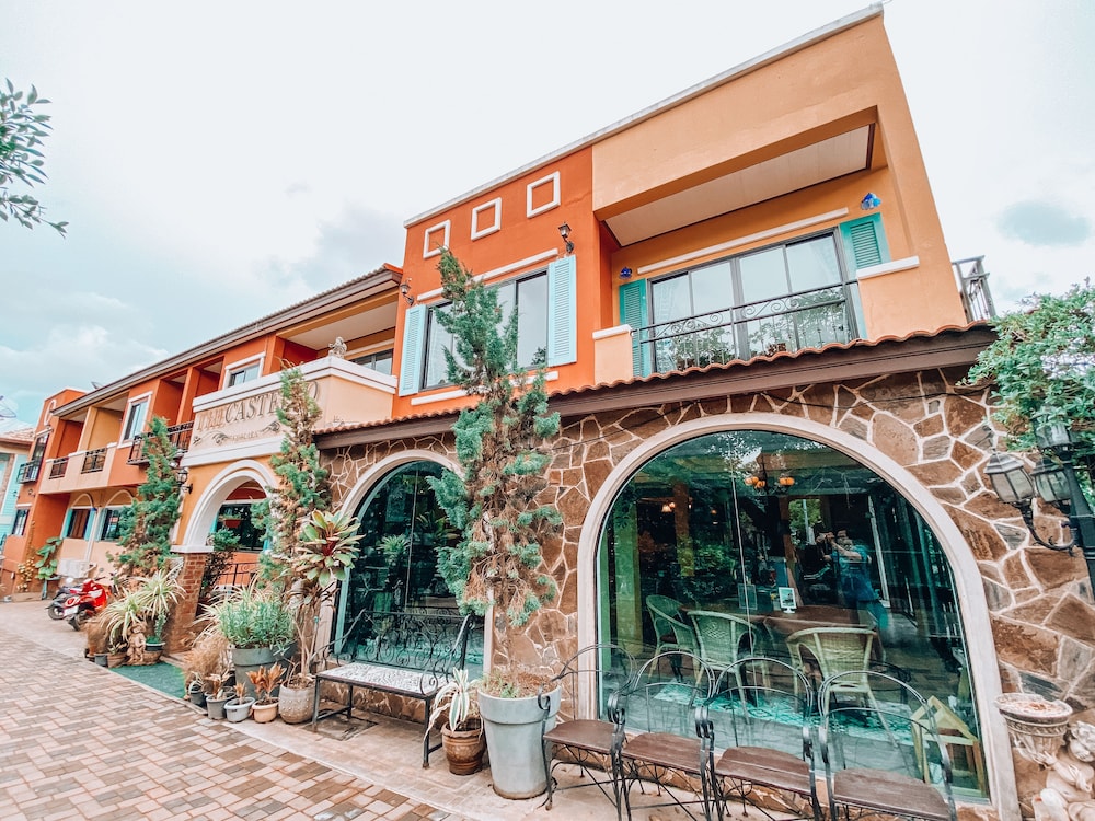 The Castello Resort 3/50