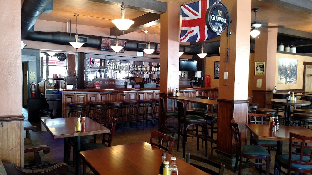 The Old English Inn 50/57