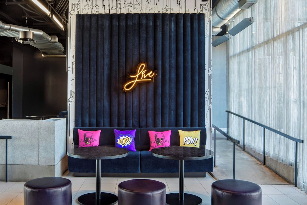 Aloft Phoenix Airport 33/62