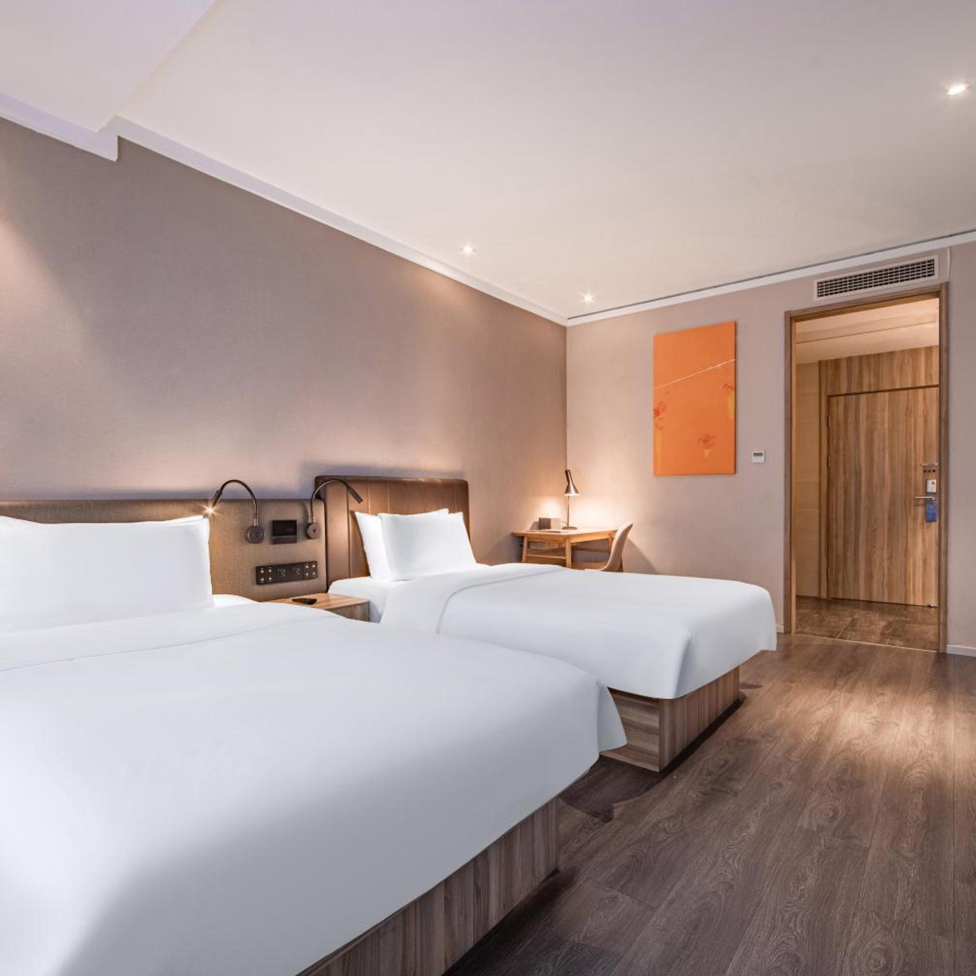 HanTing Premium Hotel (Shanghai Loushanguan Road Subway Station) 16/50