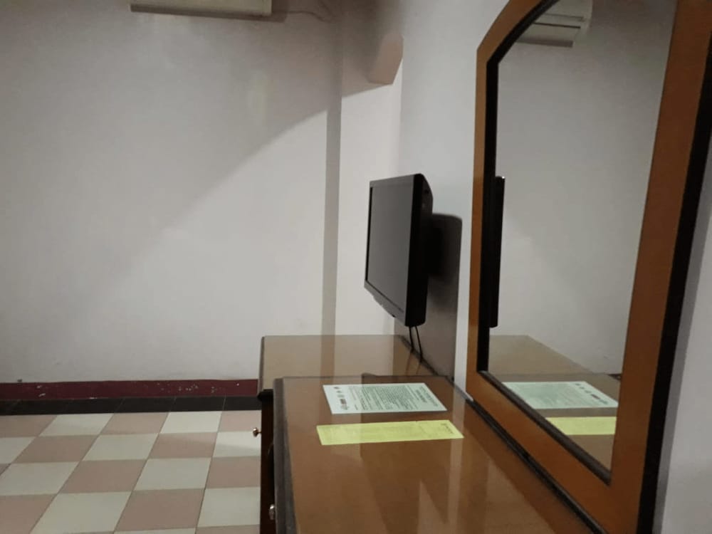 Hotel Parewisata 9/22