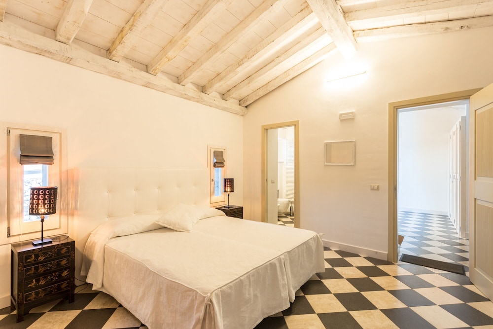 DELUXE, TERRACE, ANNEX
