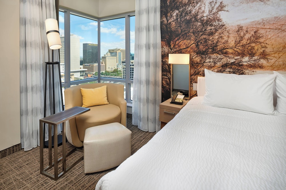 غرفة بسرير كينج مع أريكة، Hotel Courtyard By Marriott el Paso Downtown Convention Center 3/8