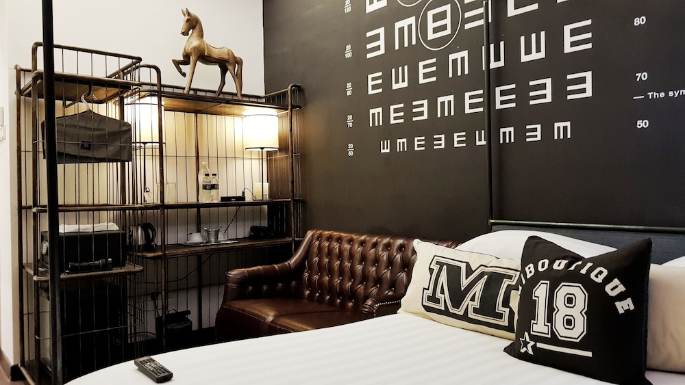 M Boutique Station 18 3/65