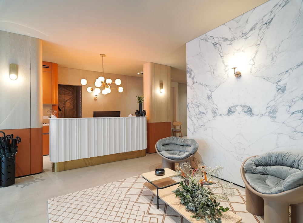 LIV Mackenzie Beach Suites 8/55