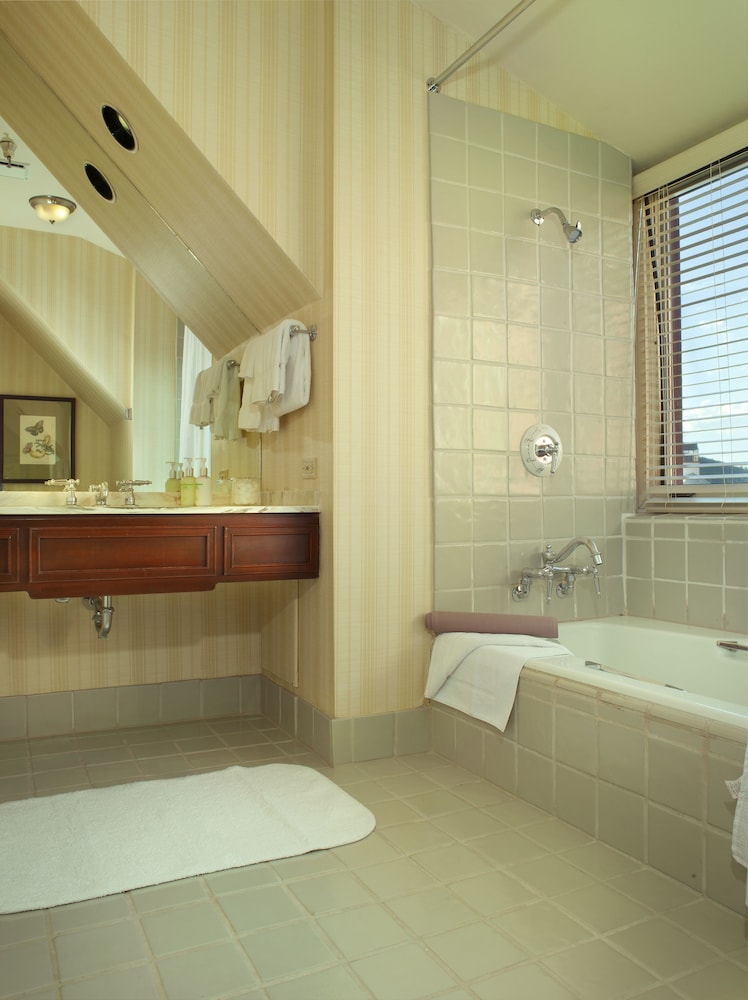 Poste Montane Lodge 26/62