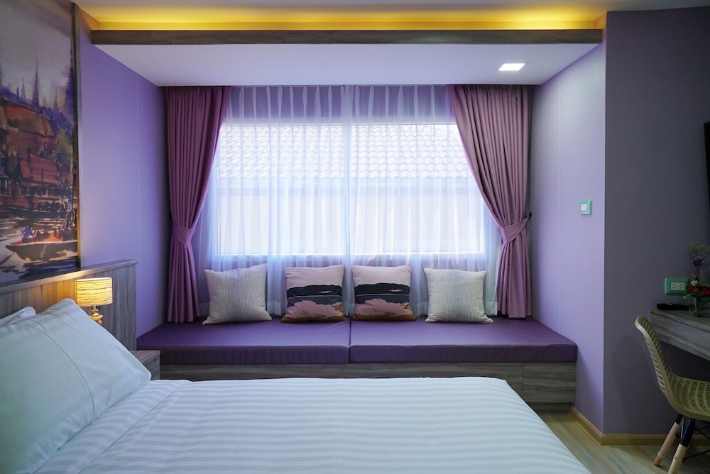 THE QUBE FIFTY HOTEL 17/50