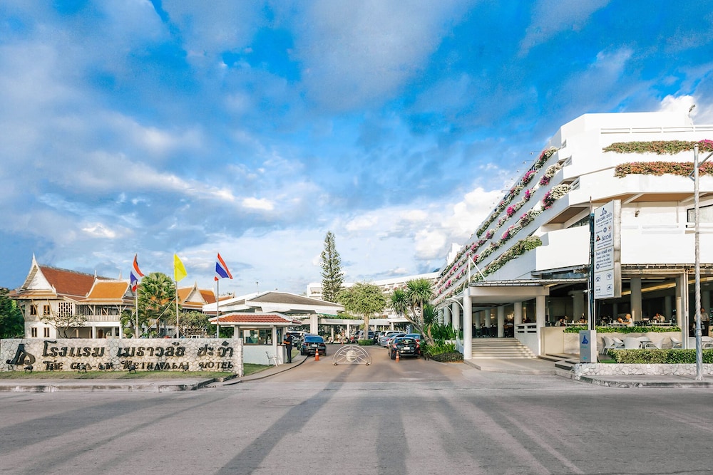 The Cha Am Methavalai Hotel 57/65