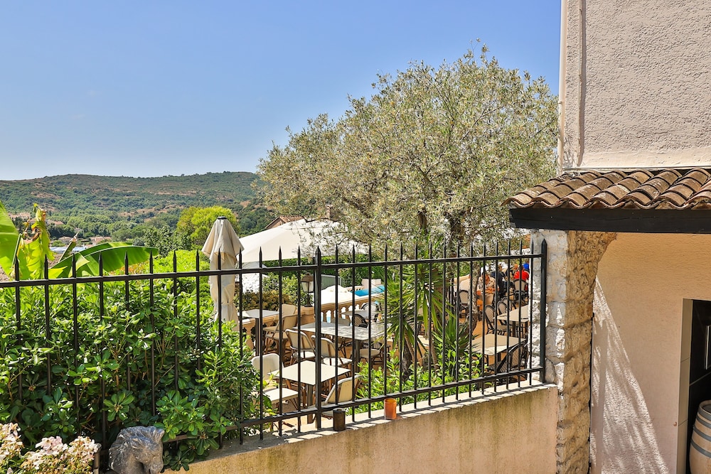 Hotel Perla Riviera 34/48