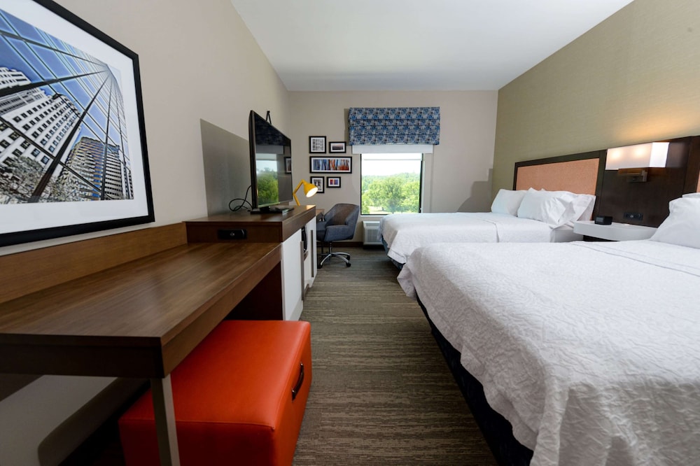 Hampton Inn Suites Lenoir Nc 37/76