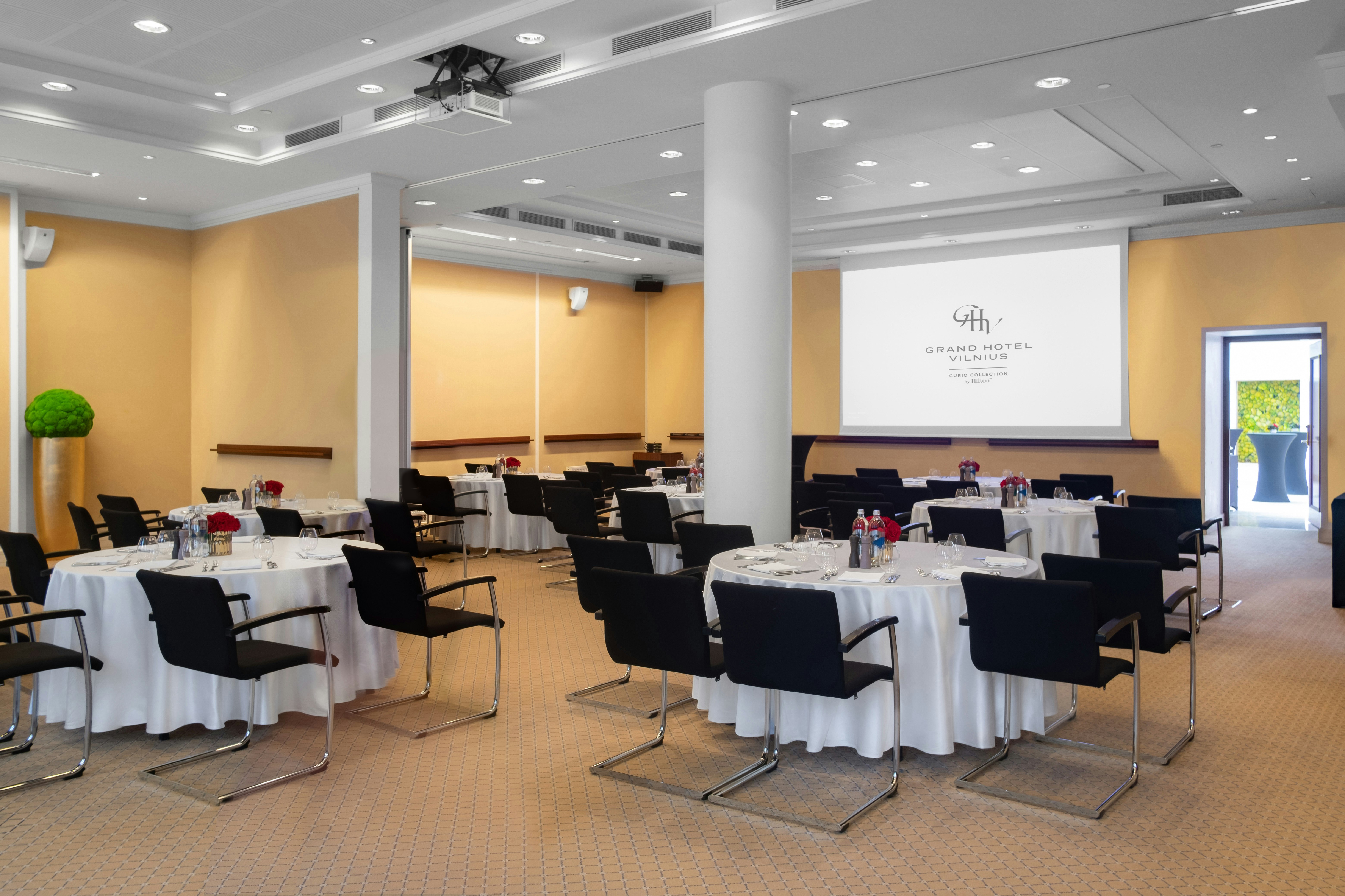 Grand Hotel Vilnius, Curio Collection by Hilton 35/47