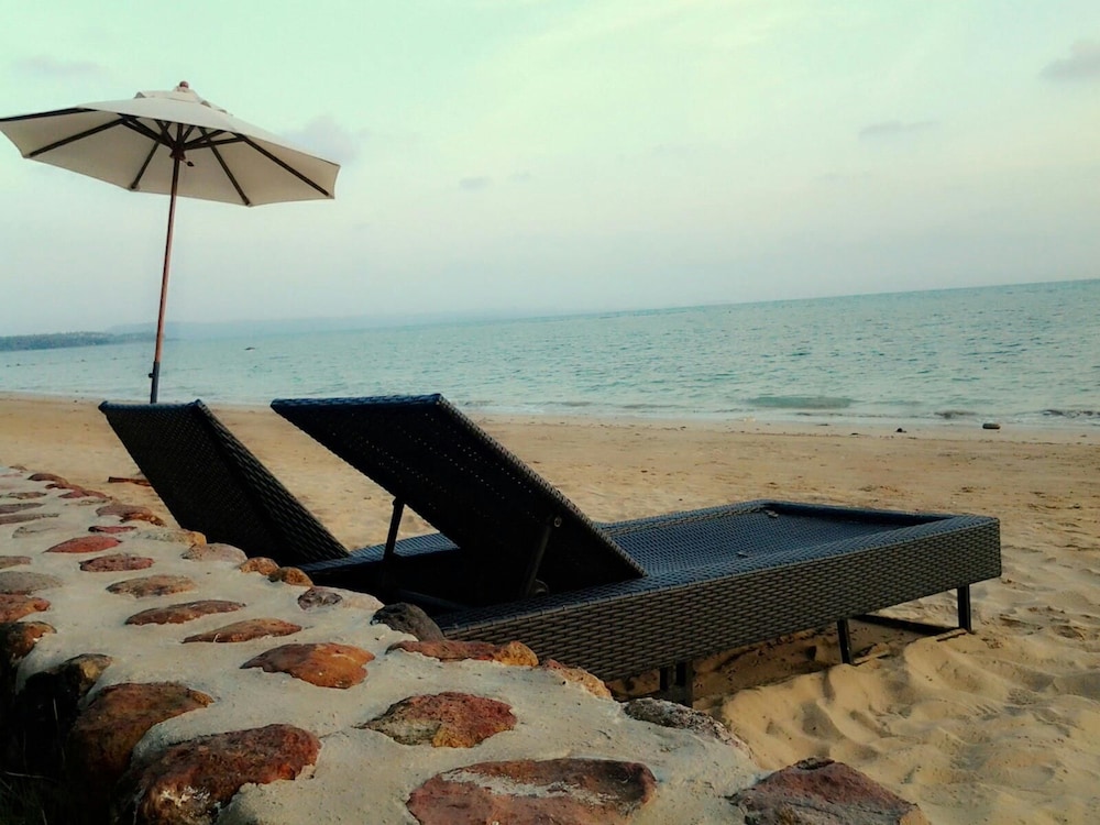 MAKATHANEE RESORT 48/63