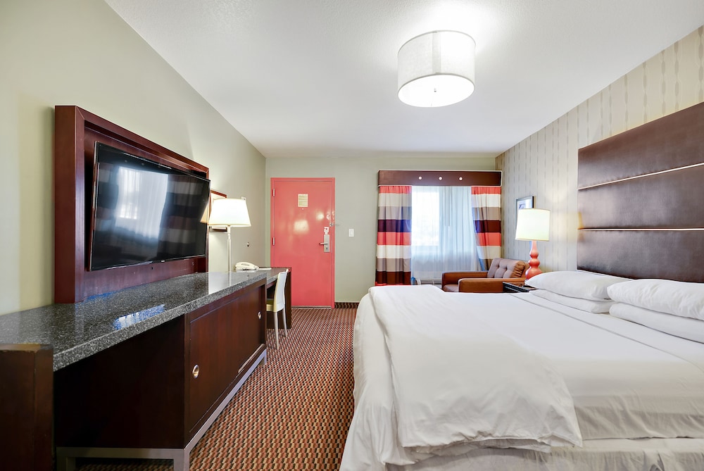 DELUXE, KING BED, JETTED TUB
